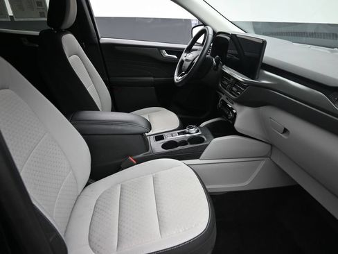 Used 2023 Ford Escape Active w/ Tech Pack #2 AWD/4WD image 9