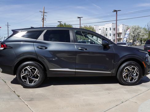 Used 2025 Kia Sportage LX image 9