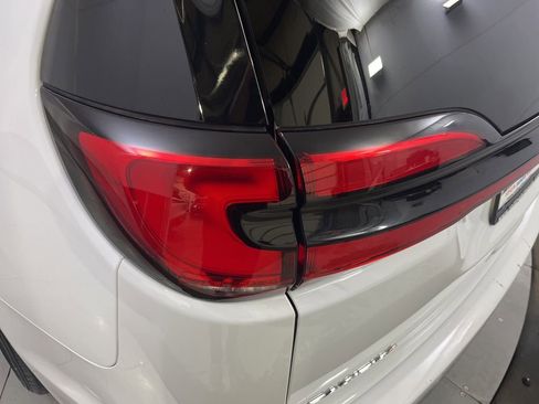 Used 2024 Chrysler Pacifica Touring-L image 42