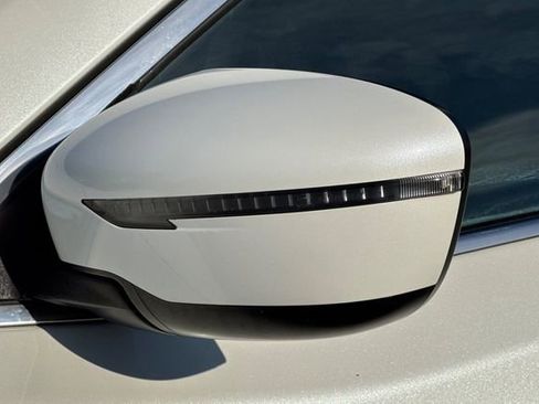 Used 2018 Nissan Rogue SV image 53