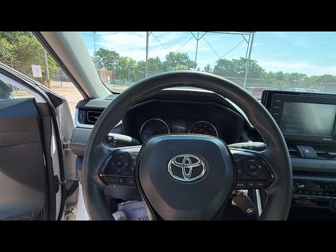 Used 2021 Toyota RAV4 LE AWD/4WD image 11