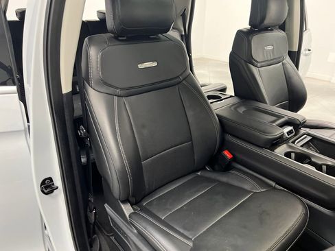 Used 2025 Ford Expedition Platinum image 26