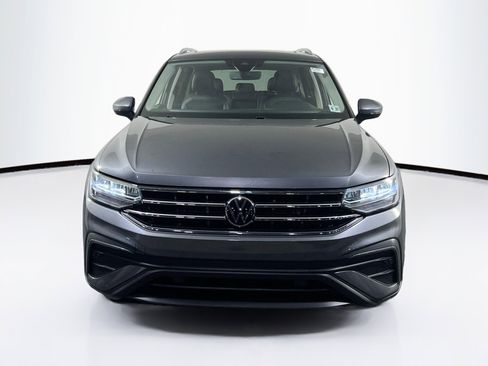 Used 2022 Volkswagen Tiguan SE image 2