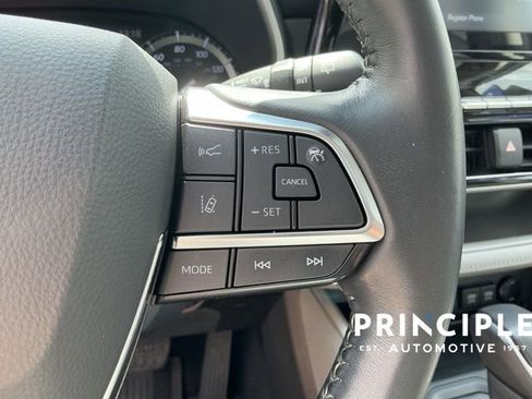 Used 2021 Toyota Highlander XLE image 21