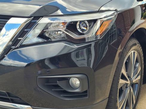 Used 2020 Nissan Pathfinder Platinum image 12