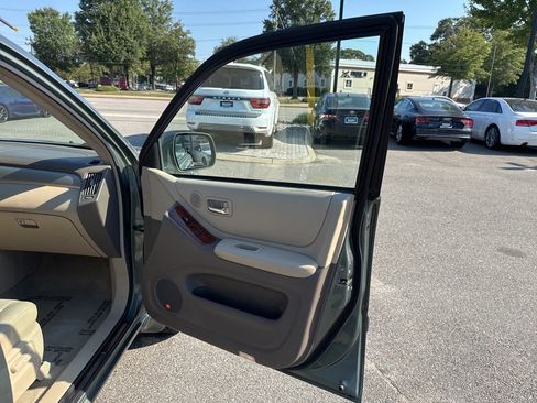 Used 2005 Toyota Highlander Limited image 20