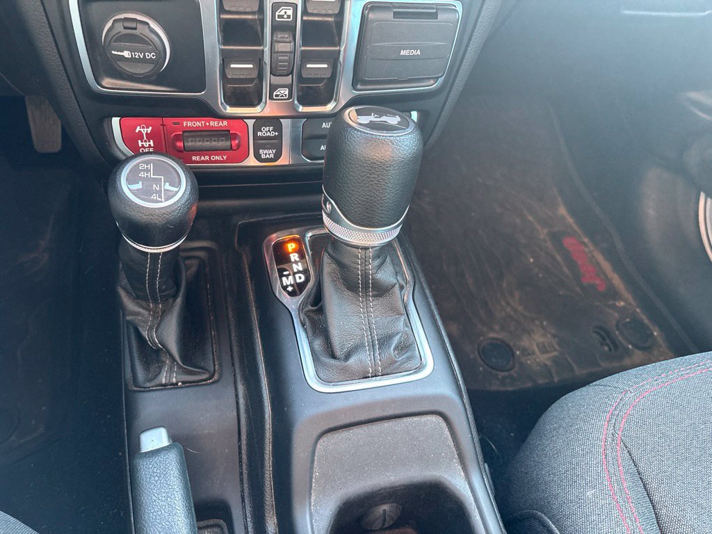 Used 2024 Jeep Wrangler Unlimited Rubicon w/ Convenience Group AWD/4WD image 16