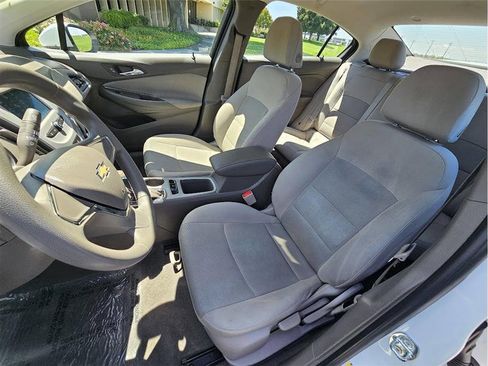 Used 2018 Chevrolet Cruze LS FWD image 11