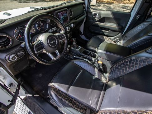 Used 2020 Jeep Wrangler Unlimited Sahara image 11