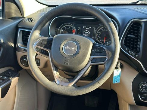 Used 2021 Jeep Cherokee Latitude w/ Mopar Interior Package image 12