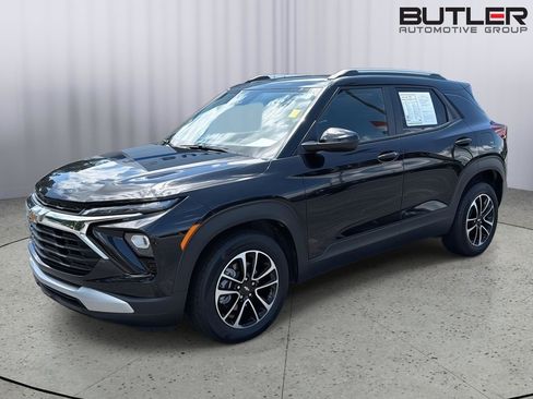 Certified 2025 Chevrolet TrailBlazer LT FWD image 2