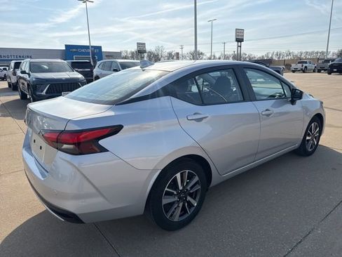 Used 2025 Nissan Versa SV image 3