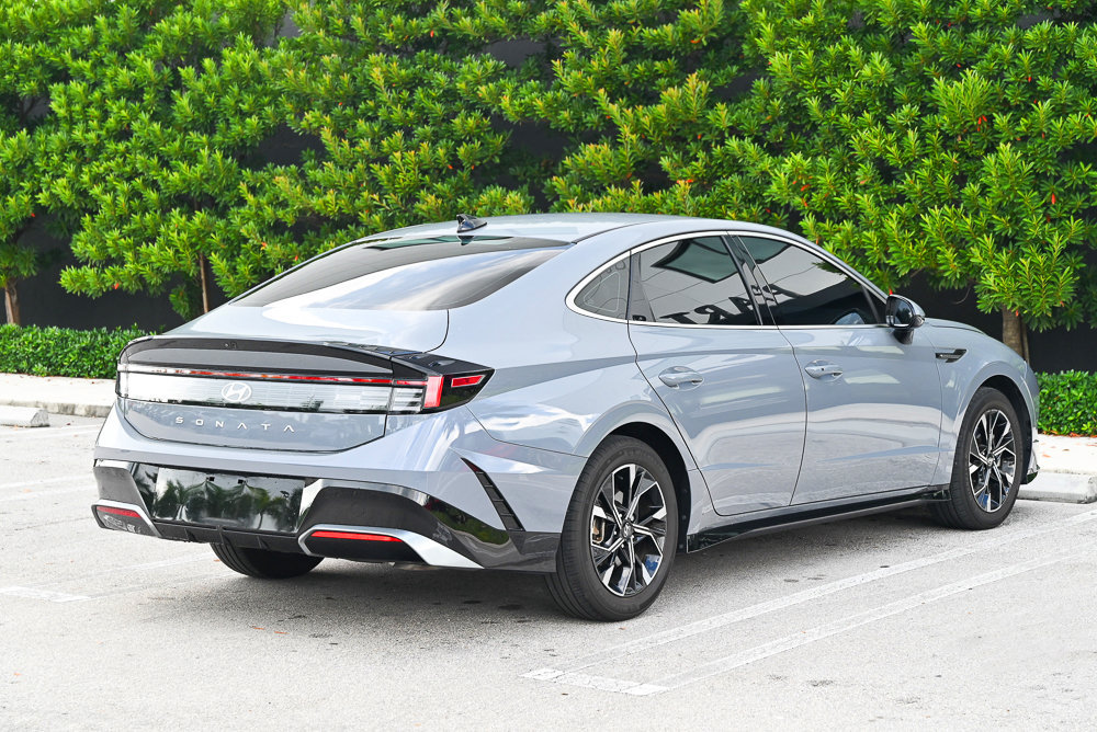 Used 2024 Hyundai Sonata SEL FWD image 2