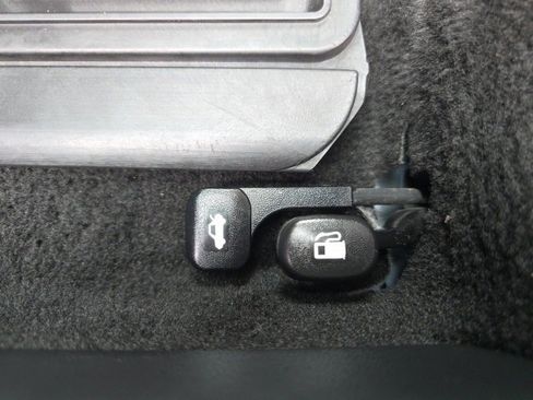 Used 2024 Hyundai Elantra Limited image 15