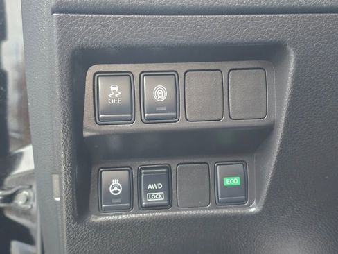 Used 2017 Nissan Rogue Sport SL w/ SL Premium Package image 32