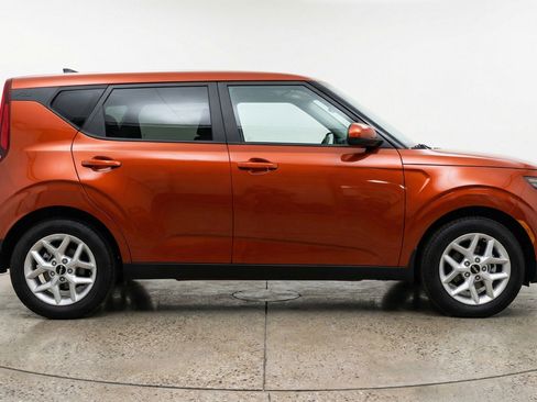 Used 2025 Kia Soul LX w/ LX Technology Package image 11