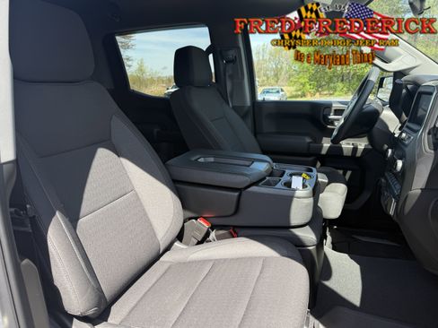 Used 2024 Chevrolet Silverado 1500 Custom Trail Boss w/ Turbomax Blackout Package image 14