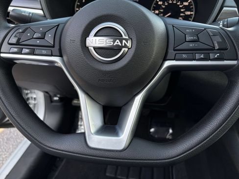 Used 2025 Nissan Altima 2.5 SV FWD image 29