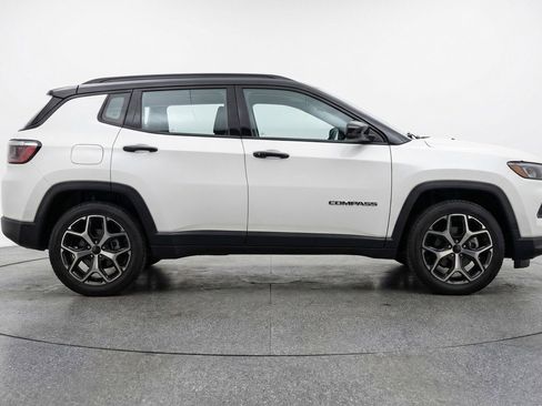 Used 2025 Jeep Compass Limited AWD/4WD image 11