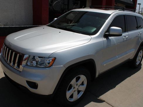Used 2012 Jeep Grand Cherokee Laredo RWD image 6