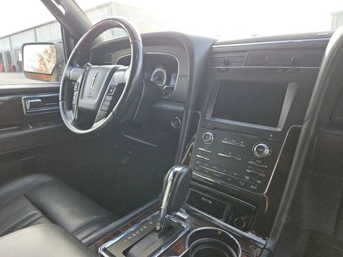 Used 2017 Lincoln Navigator L Reserve image 13
