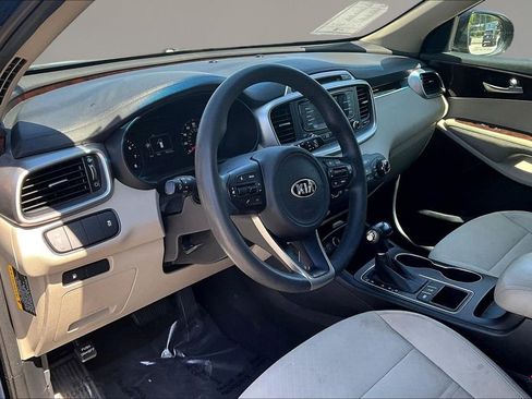 Used 2017 Kia Sorento AWD image 15