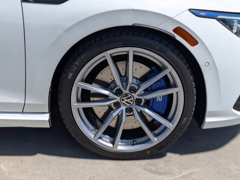 Used 2024 Volkswagen Golf R AWD/4WD image 8