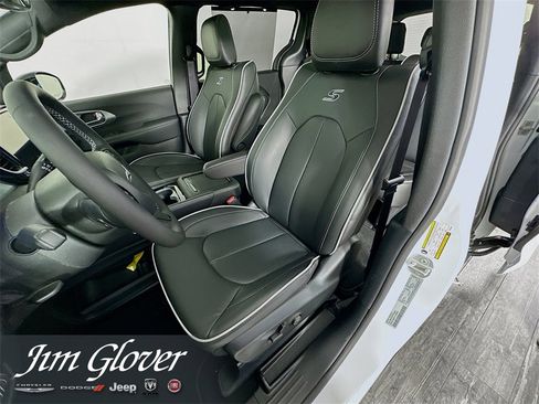 New 2026 Chrysler Pacifica Limited w/ S Appearance Package image 25