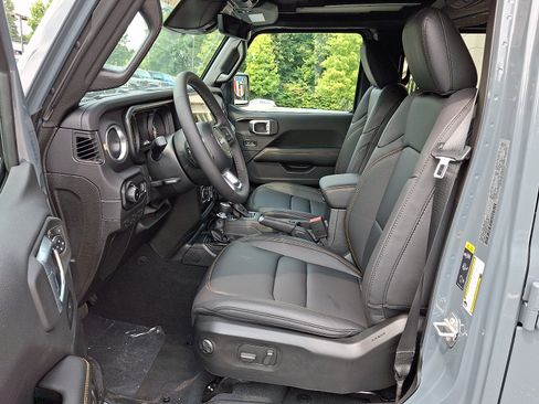 New 2026 Jeep Wrangler Unlimited Sahara AWD/4WD image 9