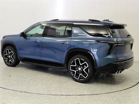 Used 2025 Chevrolet Traverse High Country FWD image 5