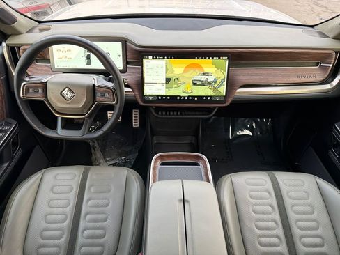 Used 2022 Rivian R1T Adventure image 22