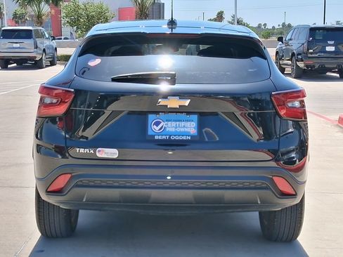 Used 2025 Chevrolet Trax LS w/ LS Convenience Package FWD image 5