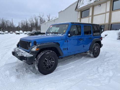 Used 2024 Jeep Wrangler Sport S image 7