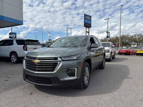 Used 2023 Chevrolet Traverse LT image 18