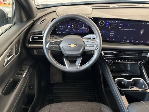 Used 2025 Chevrolet Traverse LT w/ Driver Confidence Package AWD/4WD image 19