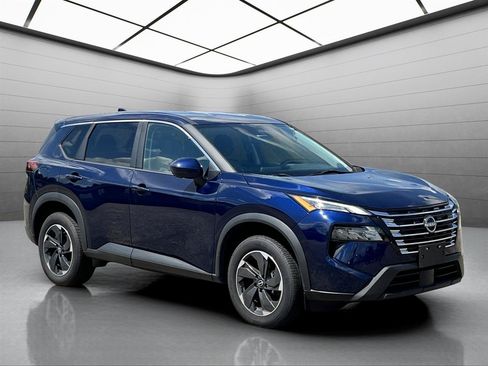 Used 2024 Nissan Rogue SV AWD/4WD image 3
