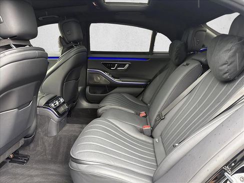 Used 2022 Mercedes-Benz S 580 4MATIC Sedan w/ AMG Line Package image 23