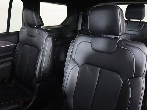 Used 2021 Jeep Grand Cherokee L Overland w/ Luxury Tech Group IV image 39