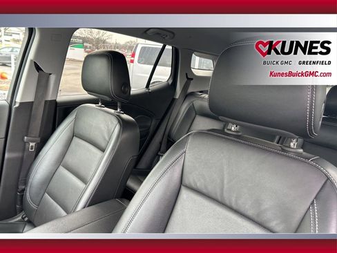 Used 2023 GMC Terrain SLT image 17