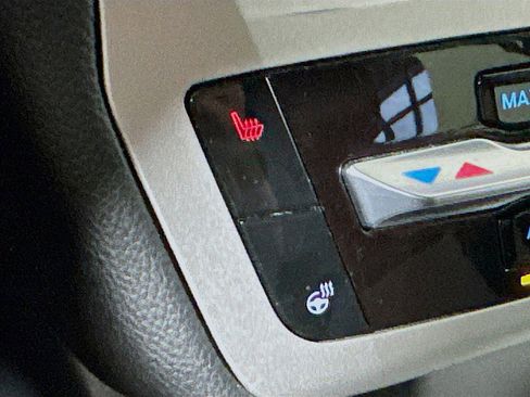 Used 2022 Ford Explorer XLT w/ Equipment Group 202A image 21