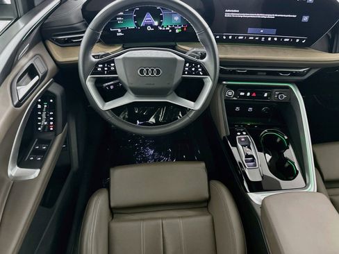 Used 2025 Audi Q5 Premium w/ Premium Plus AWD/4WD image 5