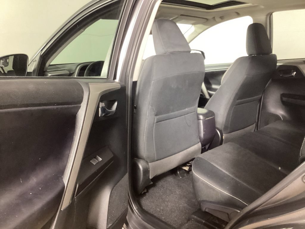 Used 2018 Toyota RAV4 XLE FWD image 21