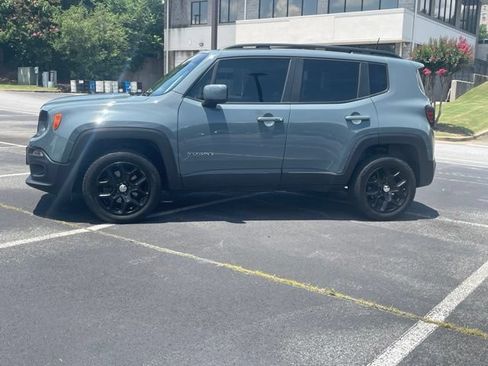 Used 2018 Jeep Renegade Latitude FWD image 1
