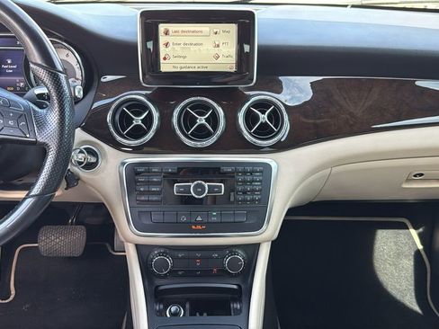 Used 2014 Mercedes-Benz CLA 250 image 24