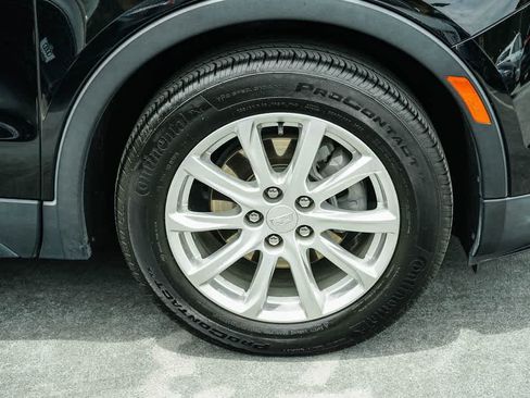 Used 2023 Cadillac XT4 Luxury w/ Cold Weather Package FWD image 9