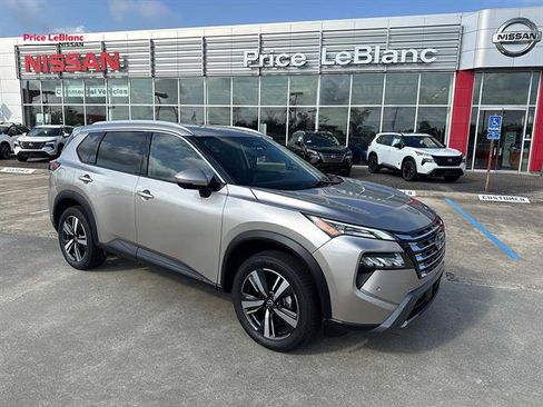 Used 2025 Nissan Rogue SL AWD/4WD image 1