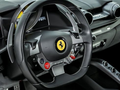 Used 2018 Ferrari 812 Superfast RWD image 23