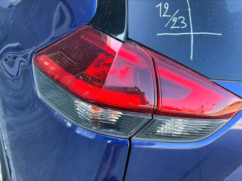 Used 2019 Nissan Rogue SV image 27