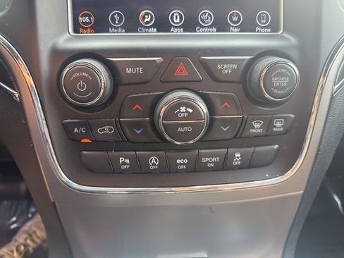 Used 2018 Jeep Grand Cherokee Limited image 12