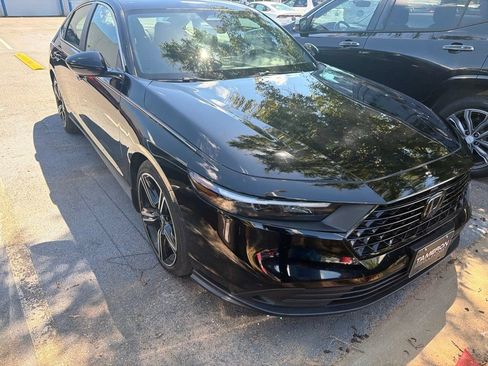 Used 2024 Honda Accord Sport image 2
